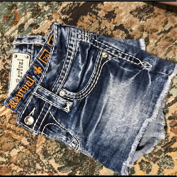 ❌SOLD❌Rock Revival Octavia Shorts size 26.. - Picture 5 of 8